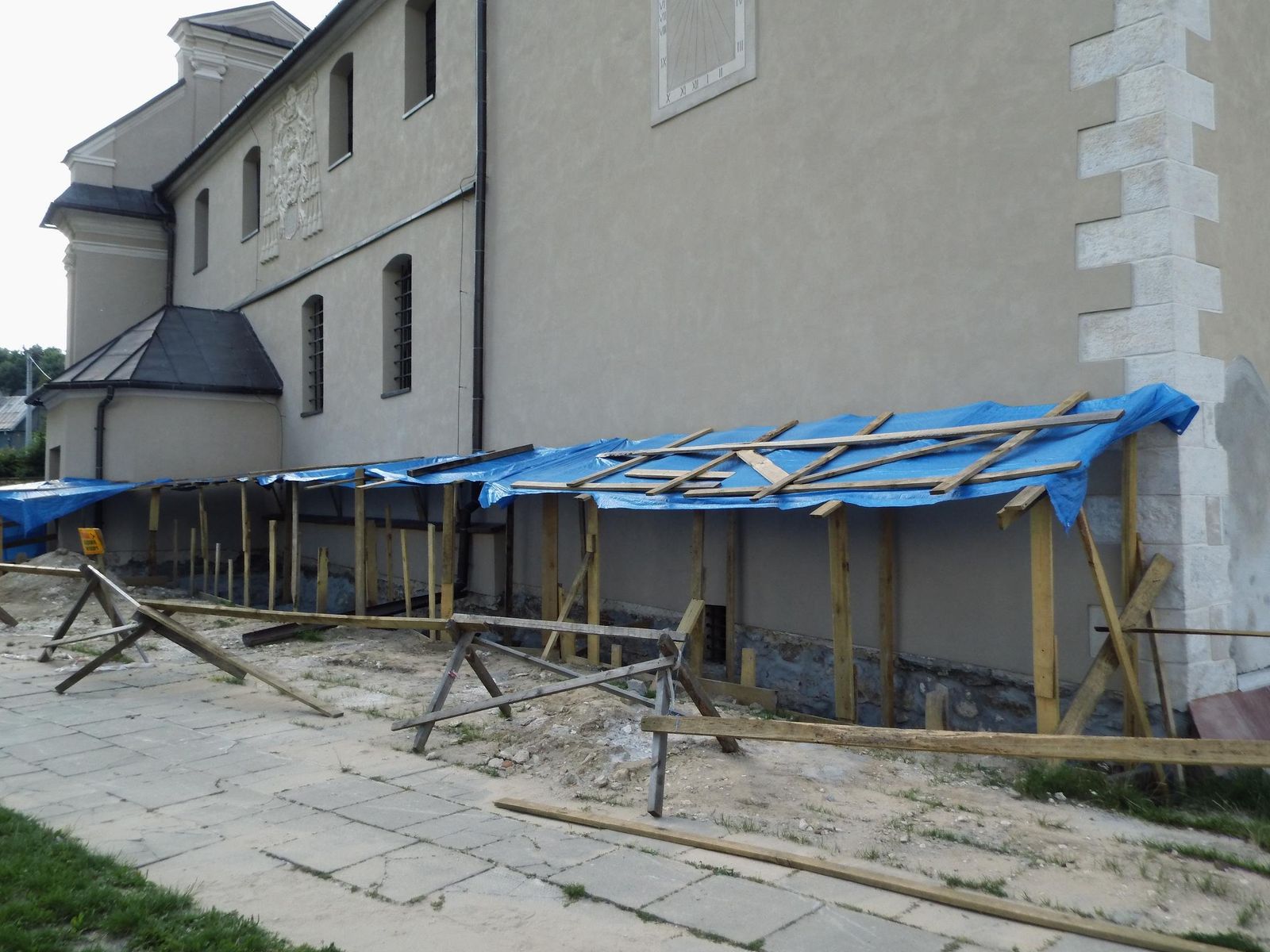 Prace archeologiczne i konserwatorskie przy fundamentach Kolegiaty