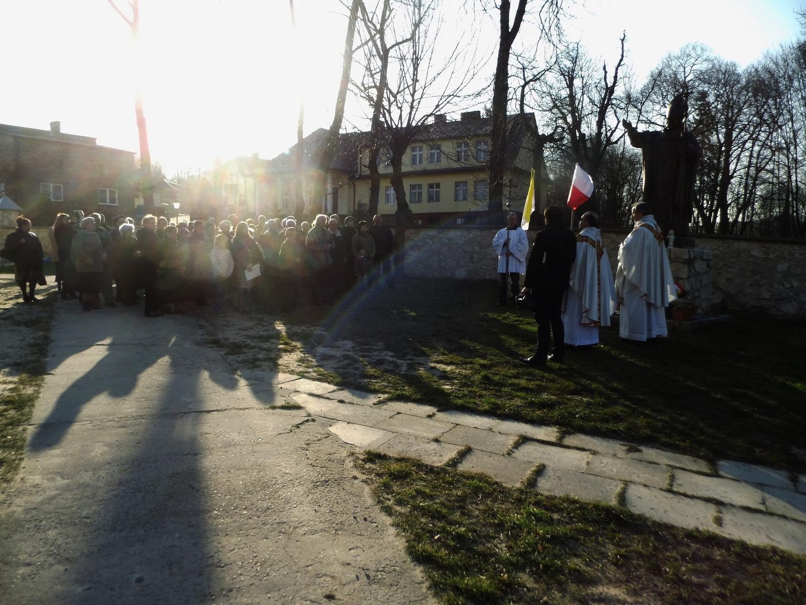 Liturgia do Miłosierdzia Bożego i modlitwa przy pomniku papieża