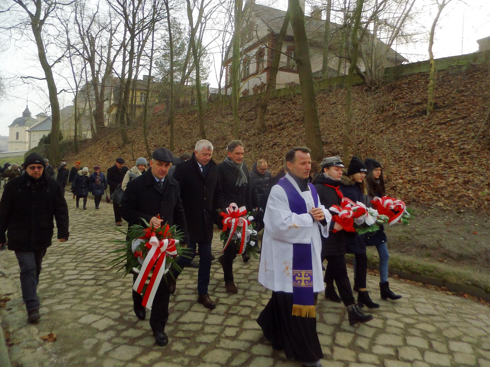 Przemarsz pod kurhan powstańczy