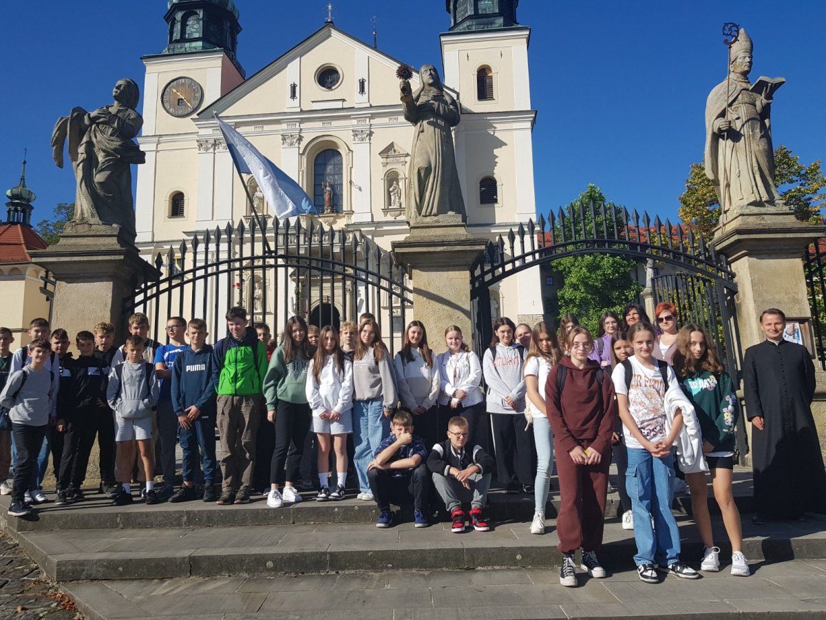 Pielgrzymka ósmoklasistów do Kalwarii Zebrzydowskiej