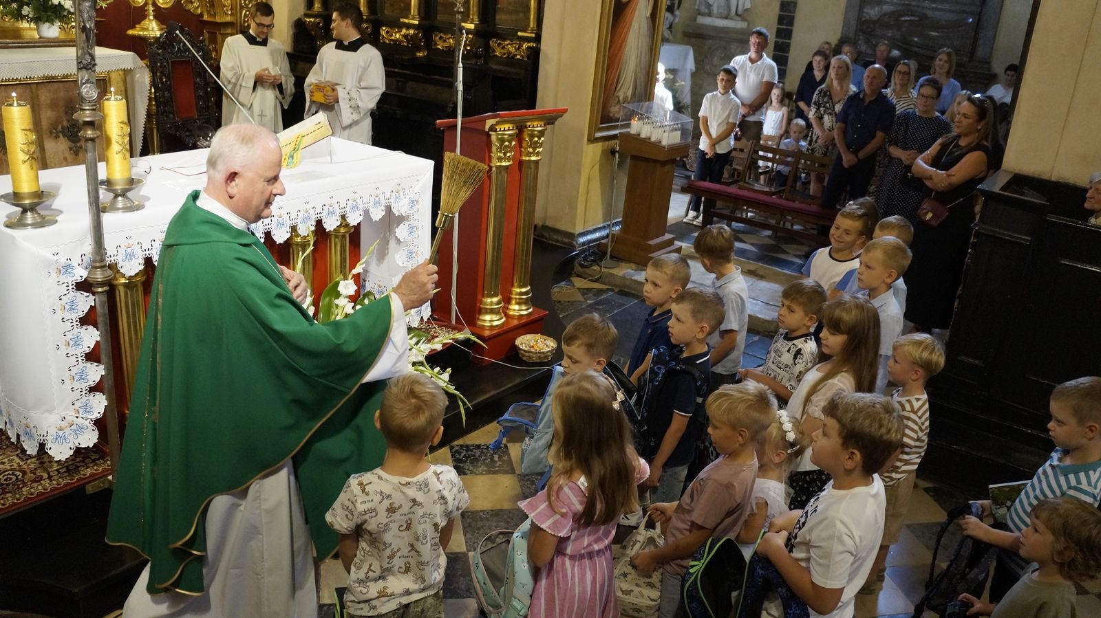 Poświęcenie tornistrów i przyborów szkolnych