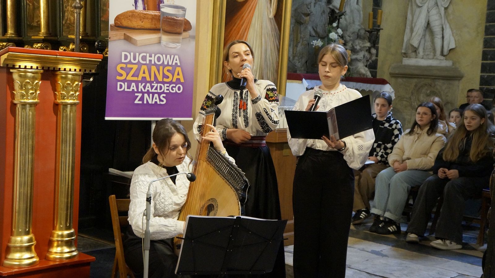 Występ zespołu Zburcz z Tarnopola na Ukrainie