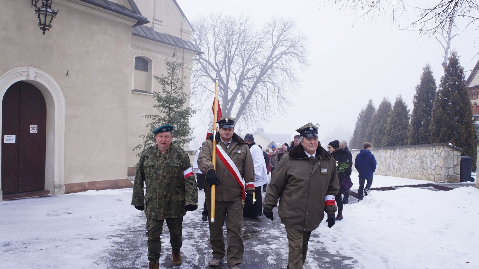 Przemarsz pod kurhan powstańczy